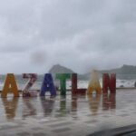 AMLO presume nuevo libro “A mitad del camino”