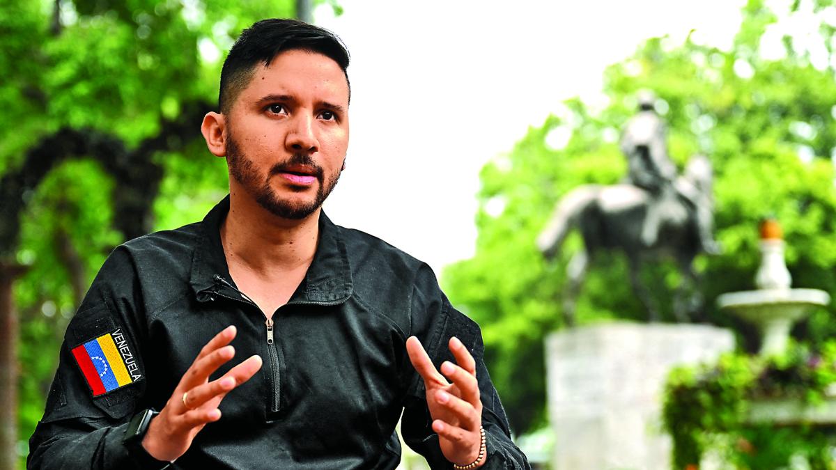 Desertores desean nuevo mando militar en Venezuela; negociarán con presidenta interina