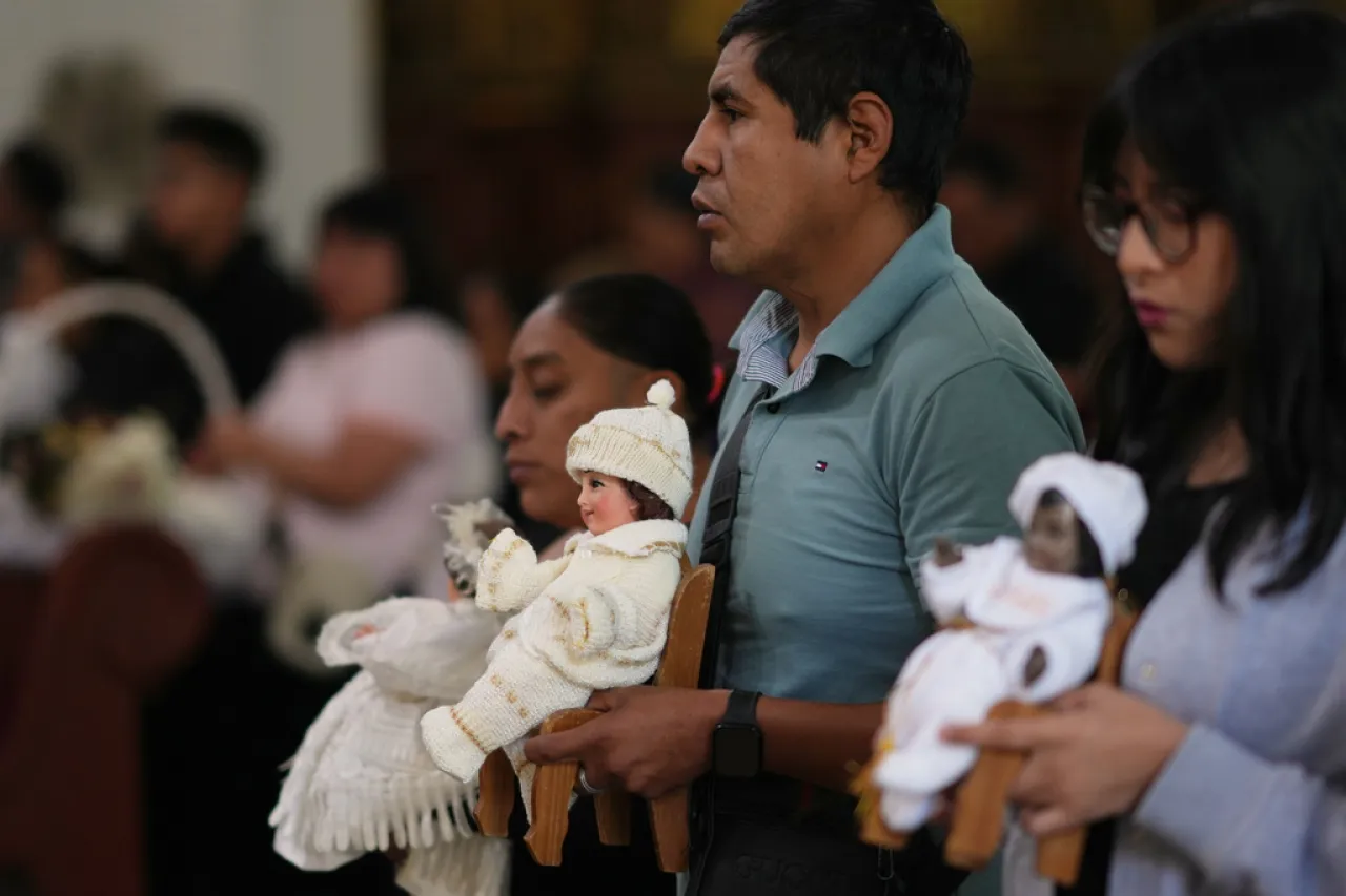 La Alegría de la Fe: Multitudinario Desfile de Devotos en Honor a la Virgen de la Candelaria en México