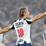 Connor Storrie y Hudson Williams se roban el momento en los Globos de Oro